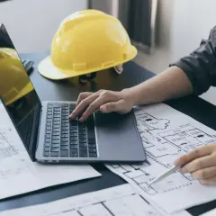 Kto może wykonać ekspertyzę techniczną budynku? Uniknij błędów!