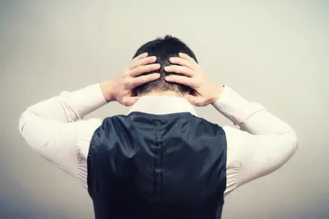 Głośna muzyka w bloku: normy, kary i jak odzyskać ciszę?