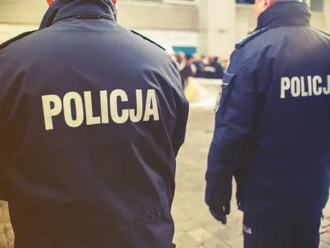 Policja w Twoim mieszkaniu: Kiedy może wejść i jakie masz prawa?